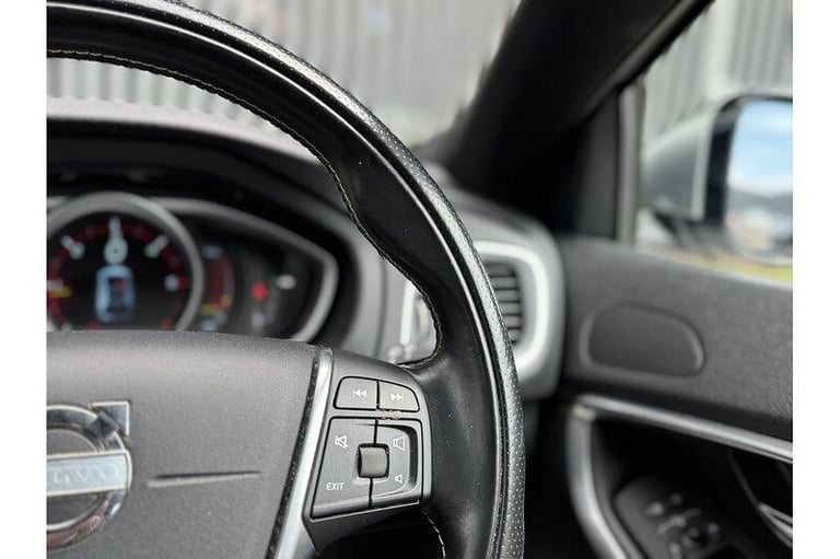 2013 Volvo V40 D2 R-Design Hatchback Diesel Automatic