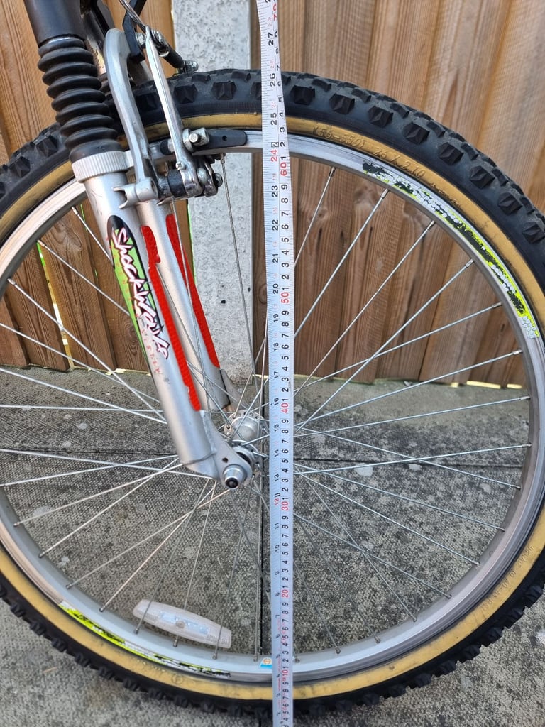 APOLLO GURU BIKE, GREAT CONDITION LOOKS AS NEW FULL SUSPENSION 26" WHEELS