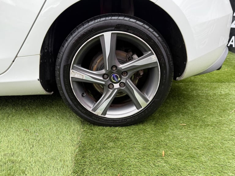 2015 Volvo V40 2.0 T2 R-Design Hatchback 5dr Petrol Manual Euro 6 (s/s) (122 ps) HATCHBACK Petrol...