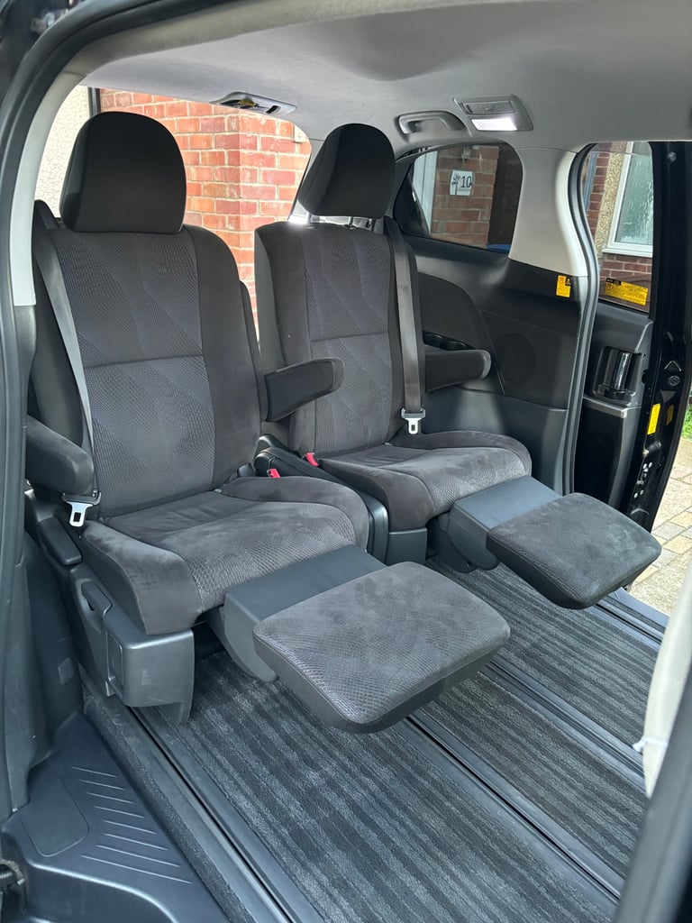 Toyota Estima E-Four - 2.4 Hybrid - 7 Seater - ULEZ dash cam 