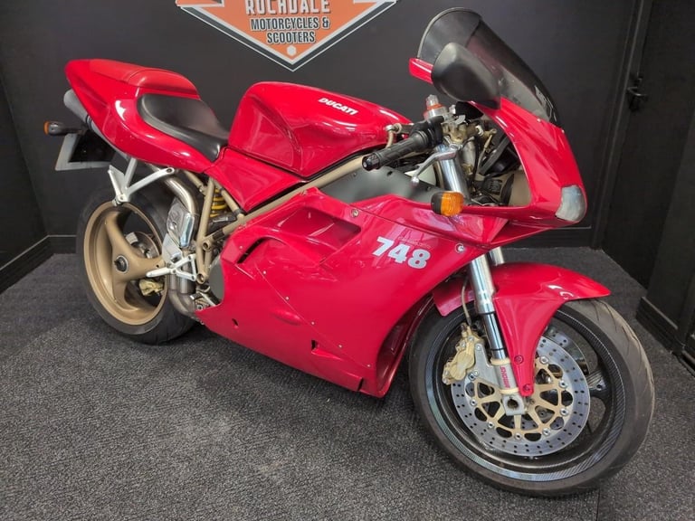 2000 W REG DUCATI 748 B IN RED, GREAT LOOKING CLASSIC