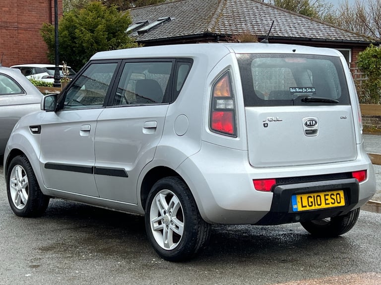KIA SOUL 1.6 CRDi 2 5dr Silver Lovely Value Family motoring