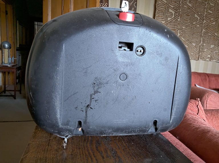 Givi V46 top box