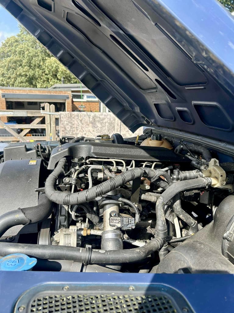 Land Rover, DEFENDER, Panel Van, 2010, Manual, 2401 (cc)