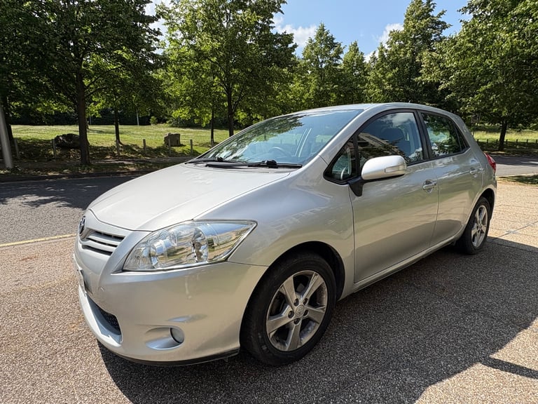 2010 facelift toyota Auris 1.6 automatic, drives perfect, excellent condition inside out,F.S.H 