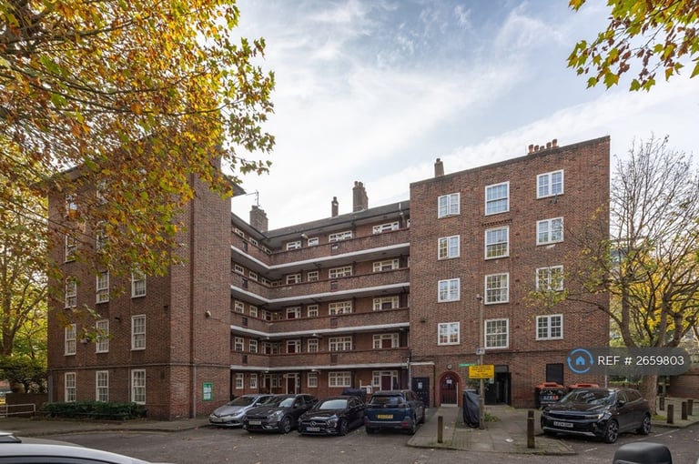 1 bedroom flat in Seldon House, London, SW8 (1 bed) (#2659803)