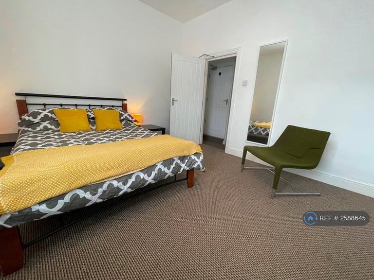 2 bedroom flat in Lower Ford Street, Coventry, CV1 (2 bed) (#2588645)