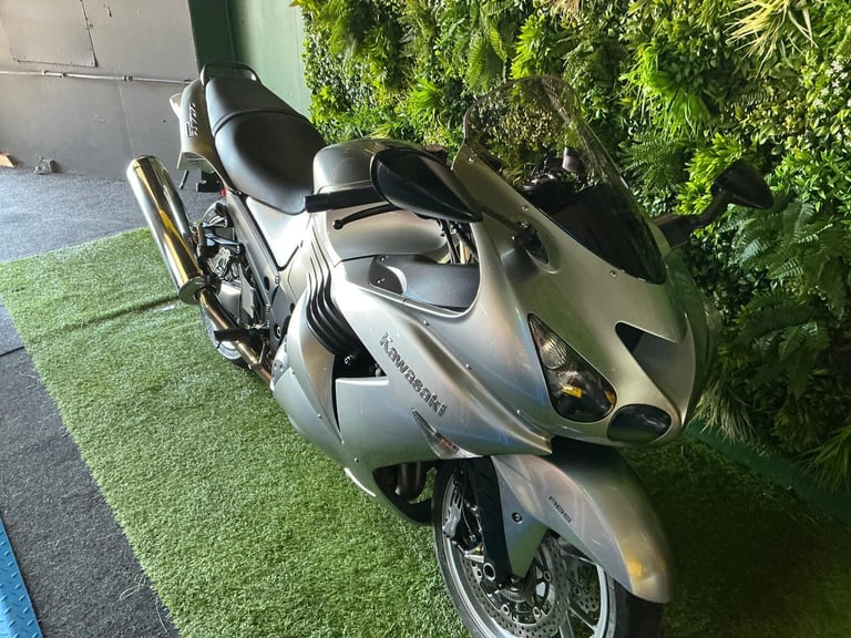 Kawasaki Zzr1400 free delivery 
