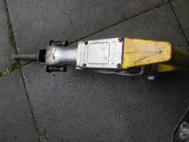 Heavy Duty Old Rotary Hammer . Oil Feeder, Carrying Case . With 2 chisels