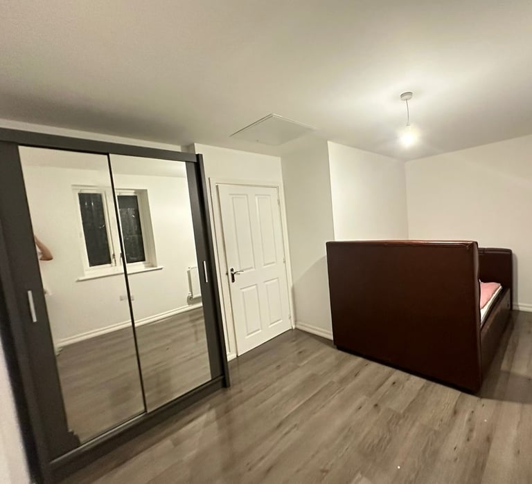 Nice Double room for rent in Rainham RM13 £800 (For a couple or 2 ladies)