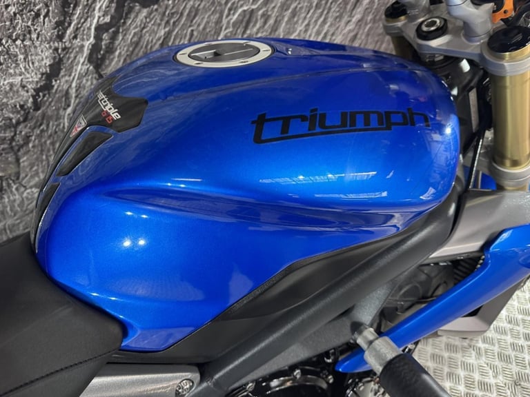 TRIUMPH STREET TRIPLE 675 2013