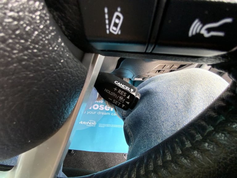 2021 Toyota Hilux 2.4 D-4D Invincible Pickup Double Cab 4dr Diesel Manual 4WD Euro 6 (s/s) (1 PIC...