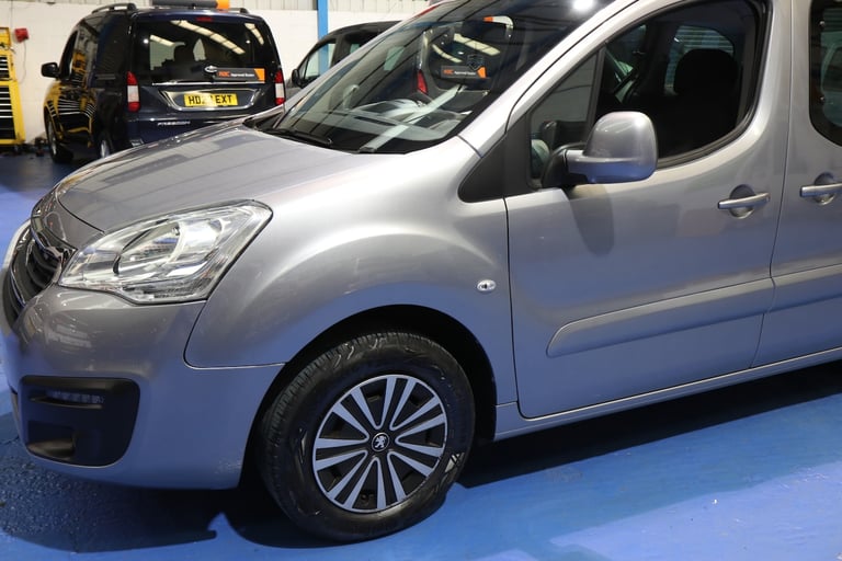 Peugeot Partner Petrol 3/5 Seats Wheelchair Car Wav Disabled Accessible Vehicle 