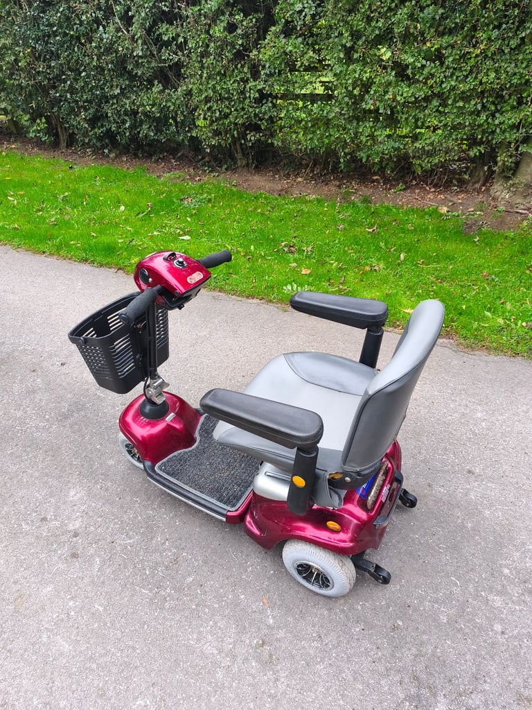 4mph medium sized car boot mobility scooter. Can be dismantled no offers 
