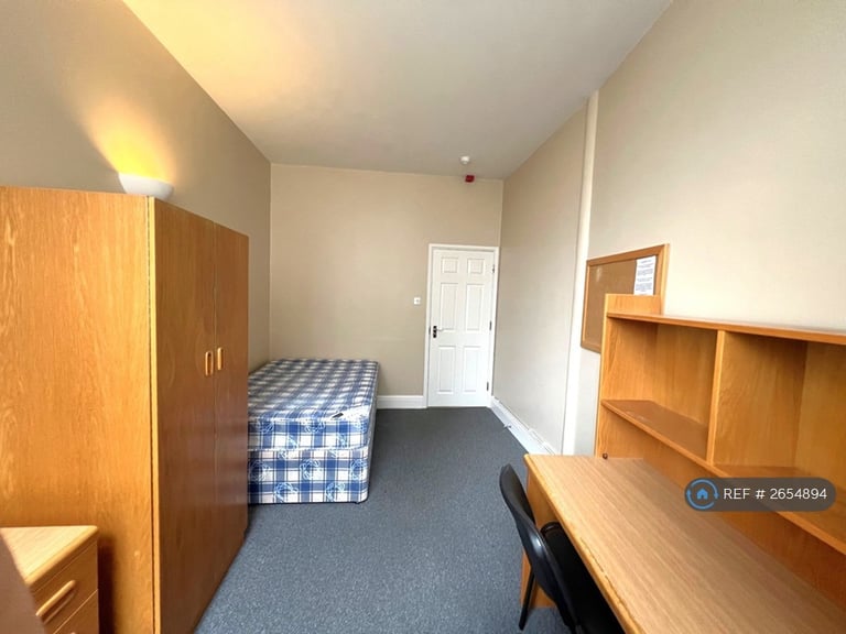 5 bedroom flat in St Nicholas Street, Bristol, BS1 (5 bed) (#2654894)