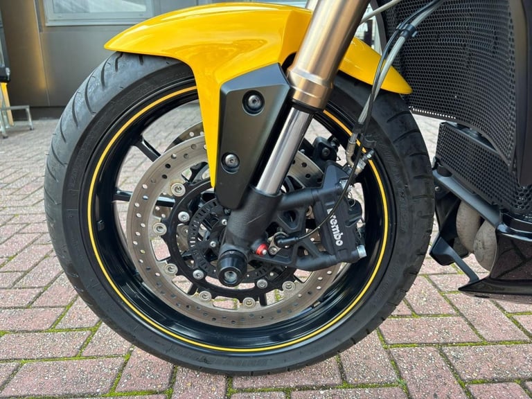 2015 TRIUMPH SPEED TRIPLE 1050 - TWIN AKRA'S - 6 STAMPS - 12 MONTHS MOT