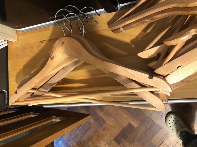 20 wooden Hangers