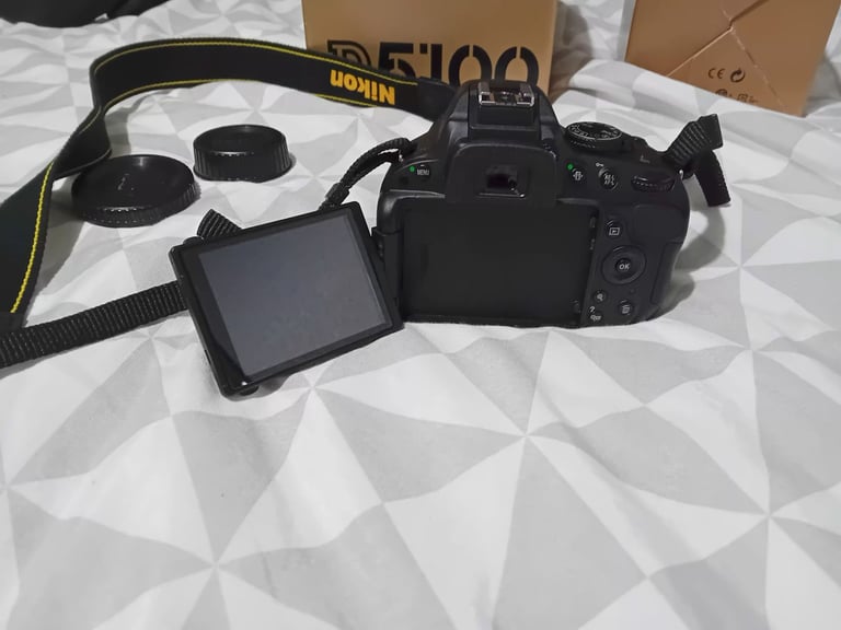 Nikon D5100 DSLR DX Format Camera plus 50mm F1.8G Lens