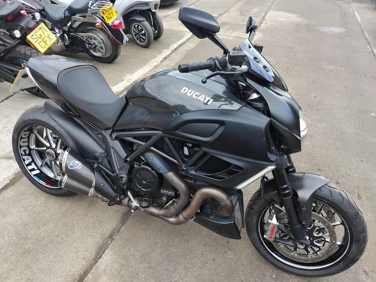 2011 61 DUCATI DIAVEL CARBON 1198 PERFORMANCE NAKED CRUISER MUSCLE 1200 HPI CLEA