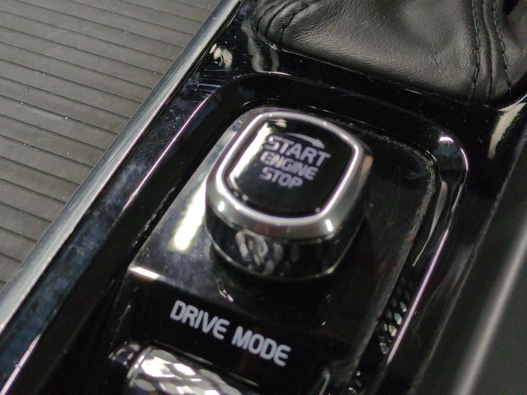 2019 Volvo XC60 2.0 D4 Momentum SUV 5dr Diesel Auto Euro 6 (s/s) (190 ps) - AUTO PARK - LED Suv D...