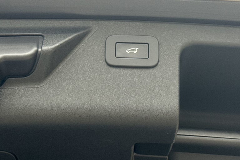 2025 Land Rover Discovery Sport 2.0 D200 Dynamic HSE 5dr SUV DIESEL Automatic