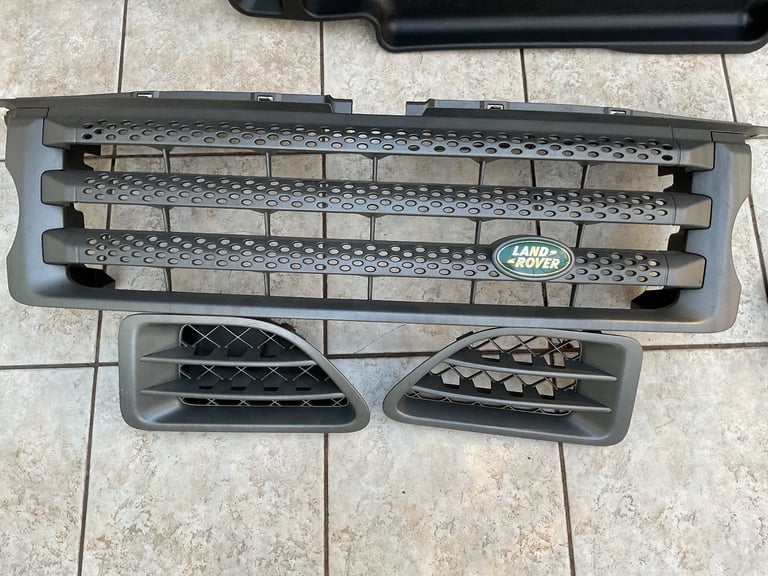 RANGE ROVER SPORT FRONT GRILLE AND SIDE VENTS - 2 SETS AVAILABLE