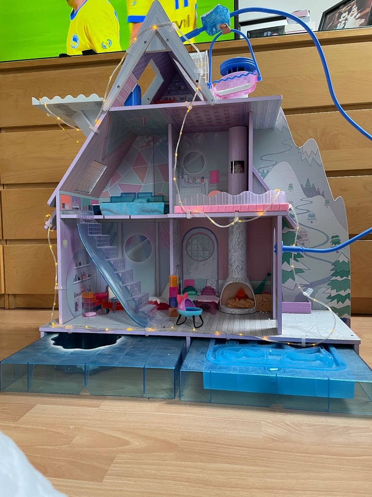 LOL dolls and doll houses