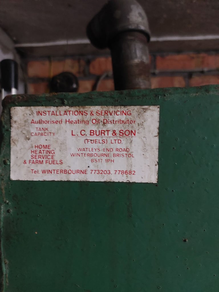 Oil tank