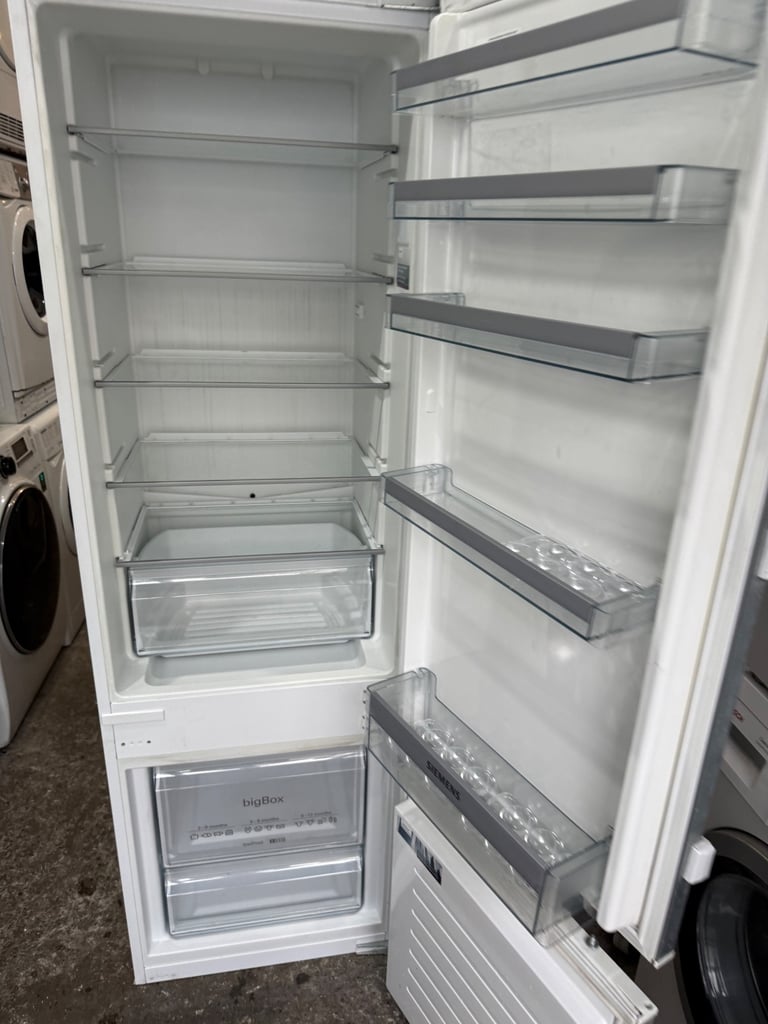 SIEMENS FD9509 BUILT IN NICE FRIDGE & FREEZER WITH WARRANTY  