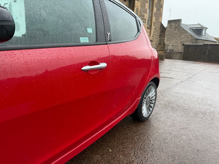 2012 Chrysler Ypsilon 1.2 Black and Red 5dr HATCHBACK Petrol Manual