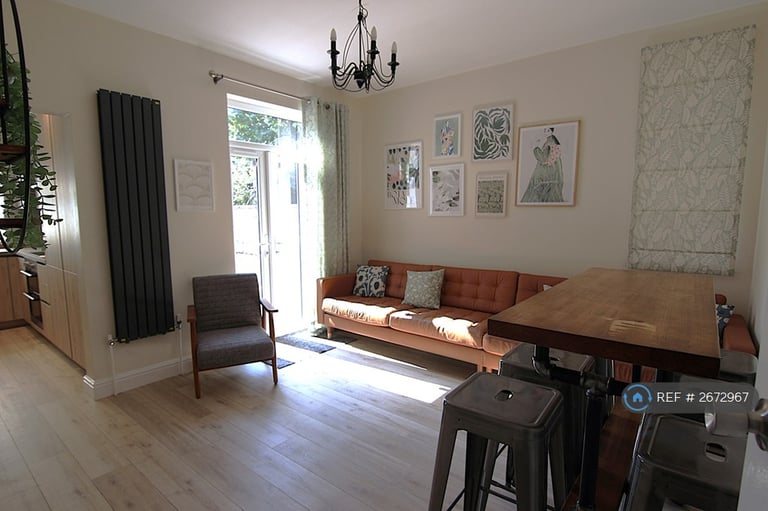 6 bedroom house in Trinity Avenue, Nottingham, NG7 (6 bed) (#2672967)