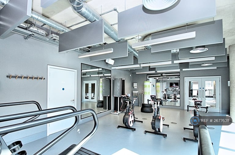 2 bedroom flat in Reminder Lane, London, SE10 (2 bed) (#2677638)