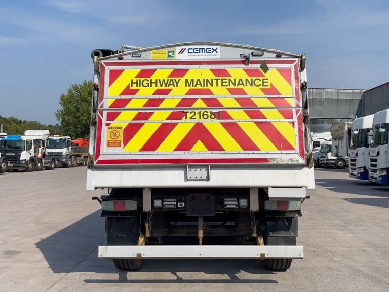 WILCOX INSULATED TIPPING TRAILER 