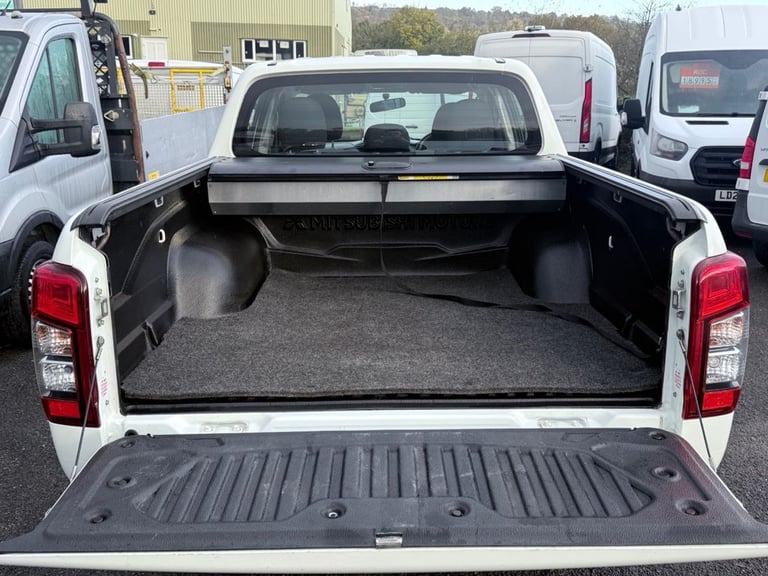 2020 Mitsubishi L200 2.2 DI-D DC 4Life Pickup Double Cab 4dr Diesel Manual 4WD Euro 6 (s/s) (150 ...