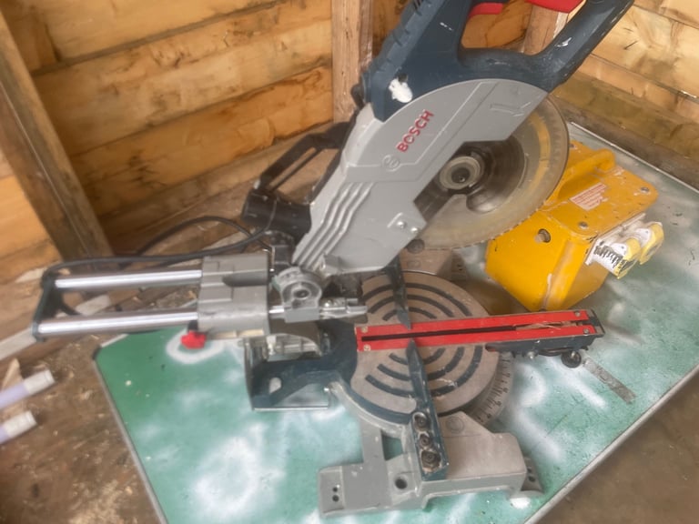 Bosch 216mm Electric Compound Mitre Saw 110V