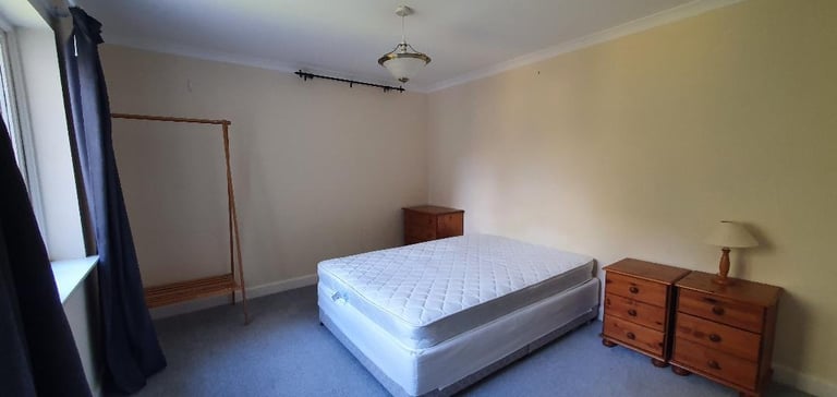 BRIGHT SPACIOUS LARGE DOUBLE ROOM WITH ENSUITE/FLATSHARE, MORNINGSIDE