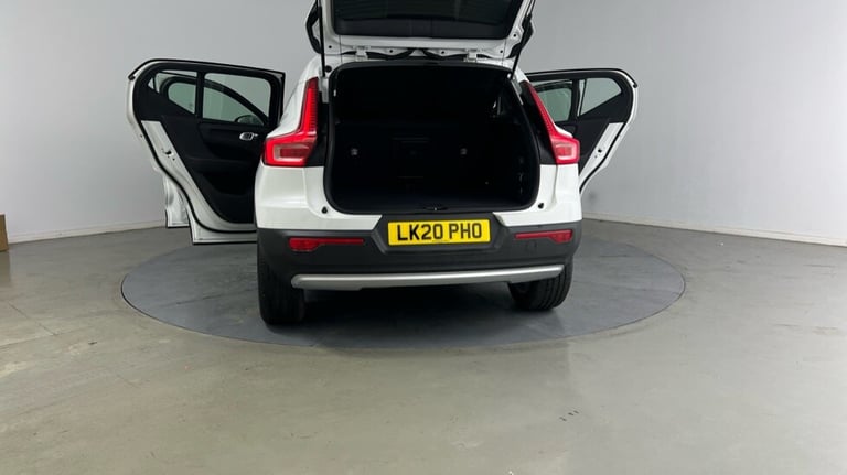 2020 Volvo XC40 T3 Momentum Automatic Estate Petrol Automatic