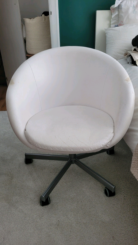 Comfy white Ikea desk chair - FREE