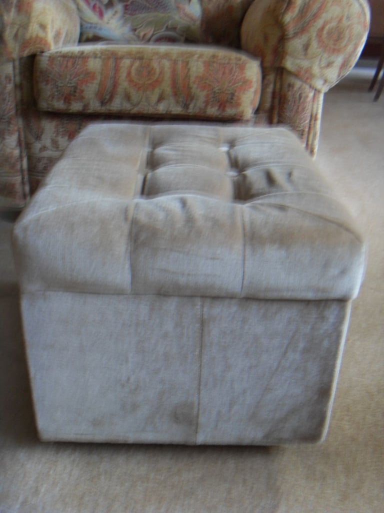 Free Pouffe foot stool