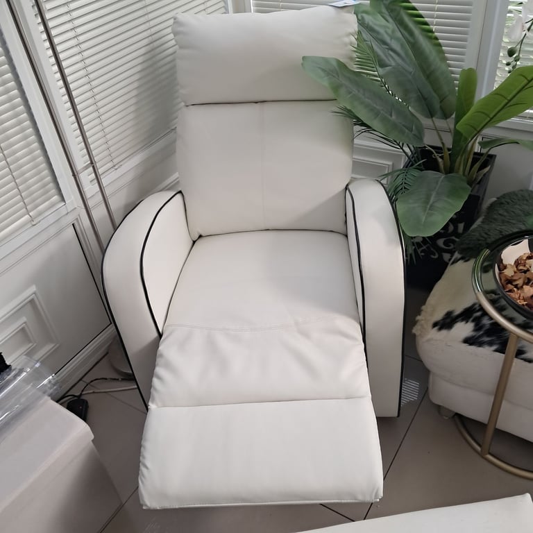 image for Excellent Condition Leather Recliner Chair