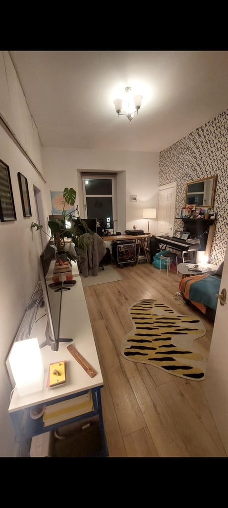 Unfurnished Top Floor One Bed Flat Southside of Glasgow