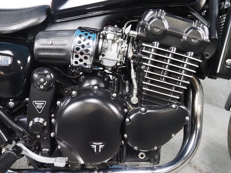 Triumph Thunderbird Sport 900 triple ,fantastic classic naked roadster 