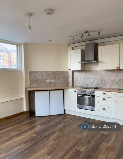 image for 1 bedroom flat in Queens Road, Basingstoke, RG21 (1 bed) (#2635141)