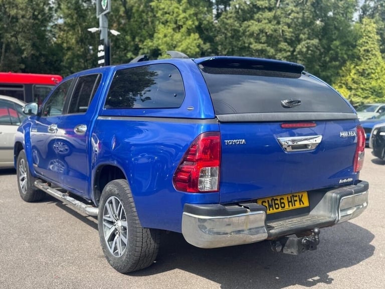 TOYOTA HILUX 2.4 D4D INVINCIBLE D/CAB PICK UP 4WD - 2017