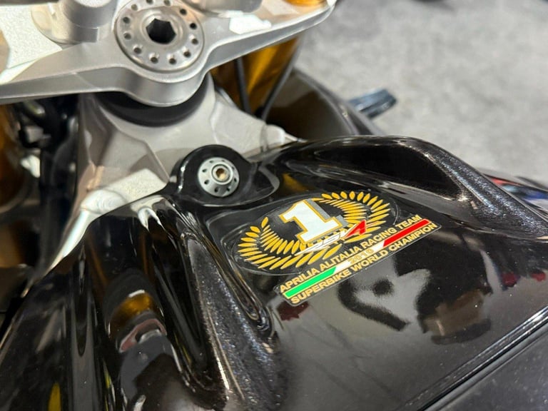 2011 Aprilia Tuono V4 R APRC