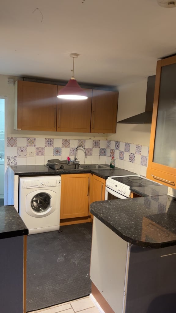 2 bedroom flat with large private garden Chatham 
