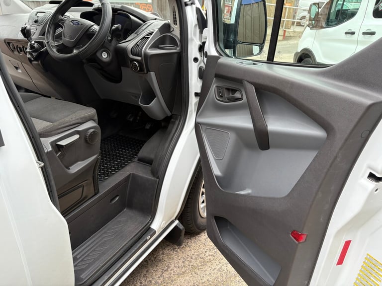 2015 Ford Transit Custom 2.2 TDCi 100ps Low Roof Van ECOnetic PANEL VAN Diesel Manual