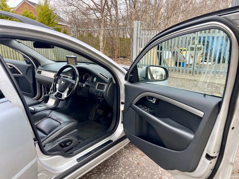 2009 Volvo V70 2.5 LE PETROL 4/B GRADE REVERSE CAMERA LOW MILLAGE Hatchback Petrol Manual