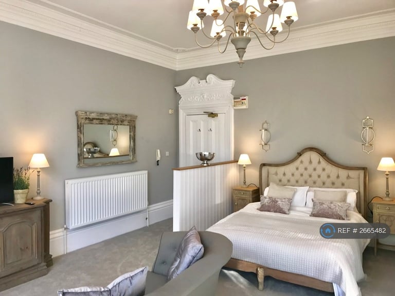 1 bedroom flat in Fulwood Road, Sheffield, S10 (1 bed) (#2665482)