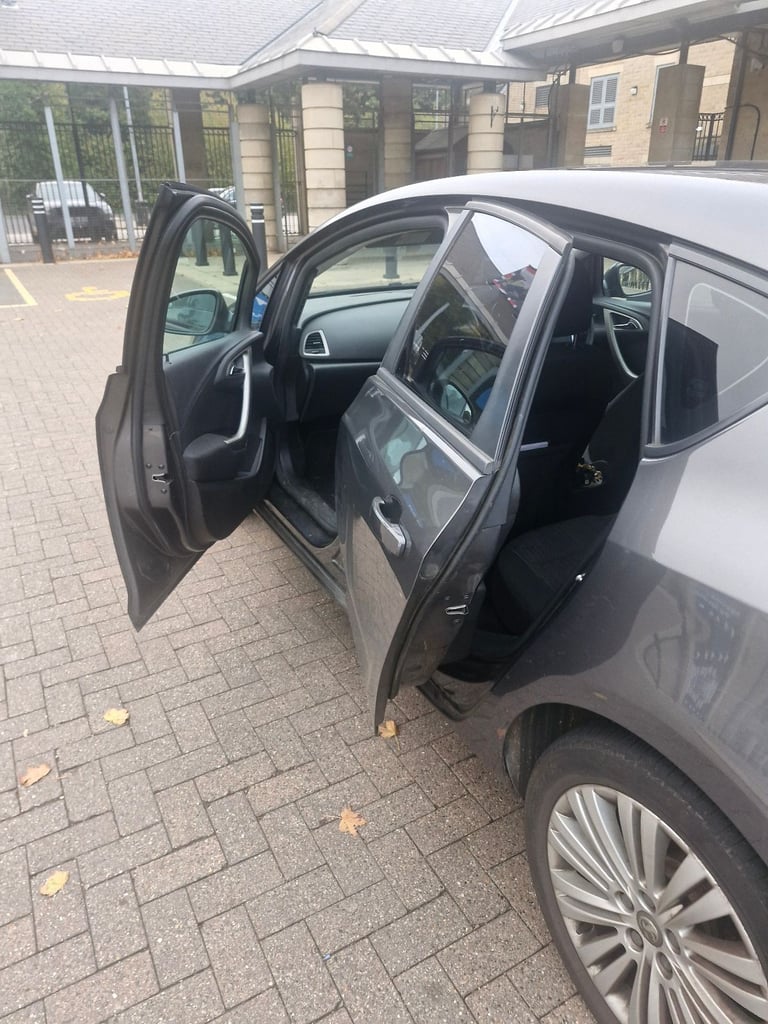 Vauxhall, ASTRA, Hatchback, 2011, Manual, 1598 (cc), 5 doors